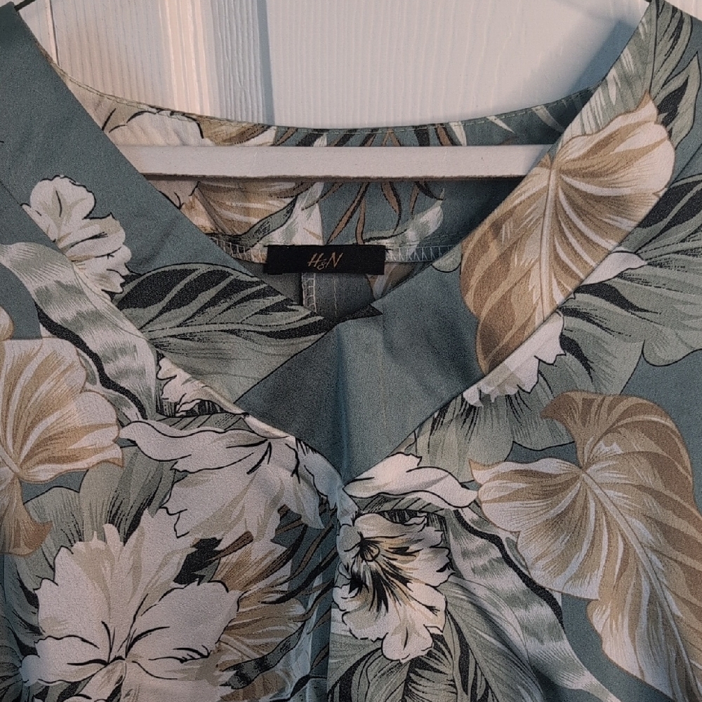 Floral Print Women's Top - Picture 2 of 4